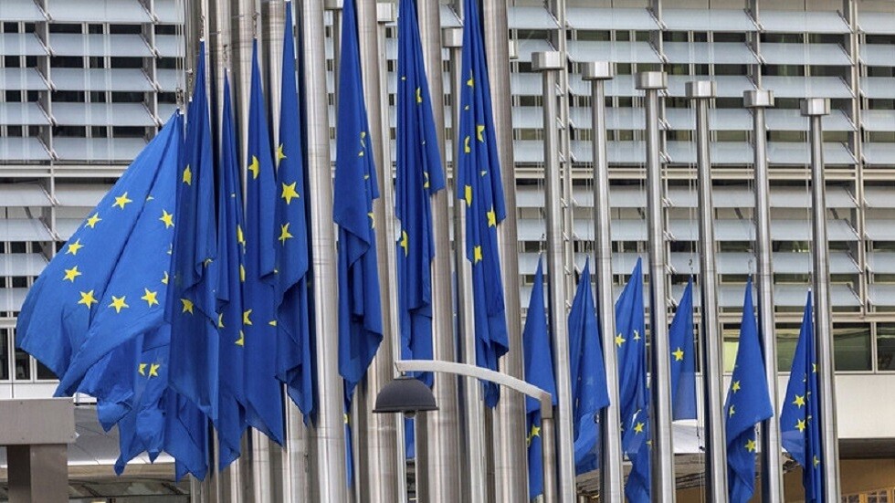 وكالة: الاتحاد الأوروبي ينوي استغلال أموال رجال الأعمال الروس المجمدة لصالح أوكرانيا