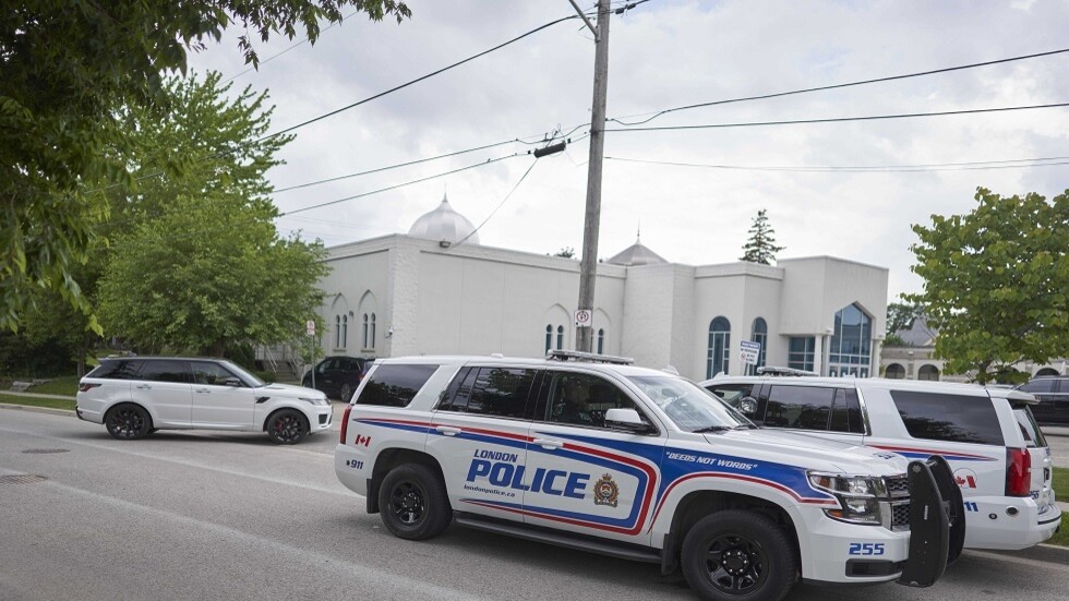 مسلح يهاجم مسجدا في كندا بفأس ورذاذ الفلفل