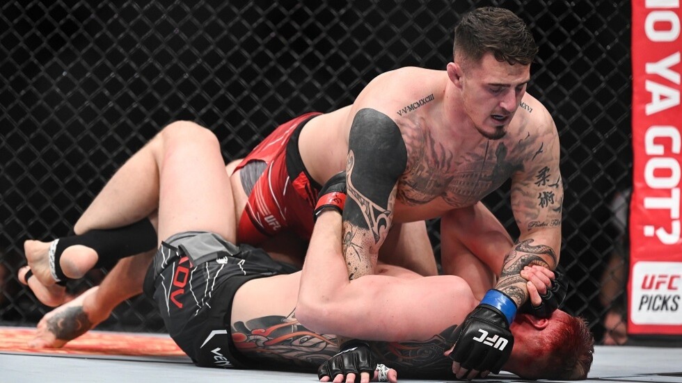 شاهد.. المقاتل الروسي العملاق فولكوف يخسر بحركة