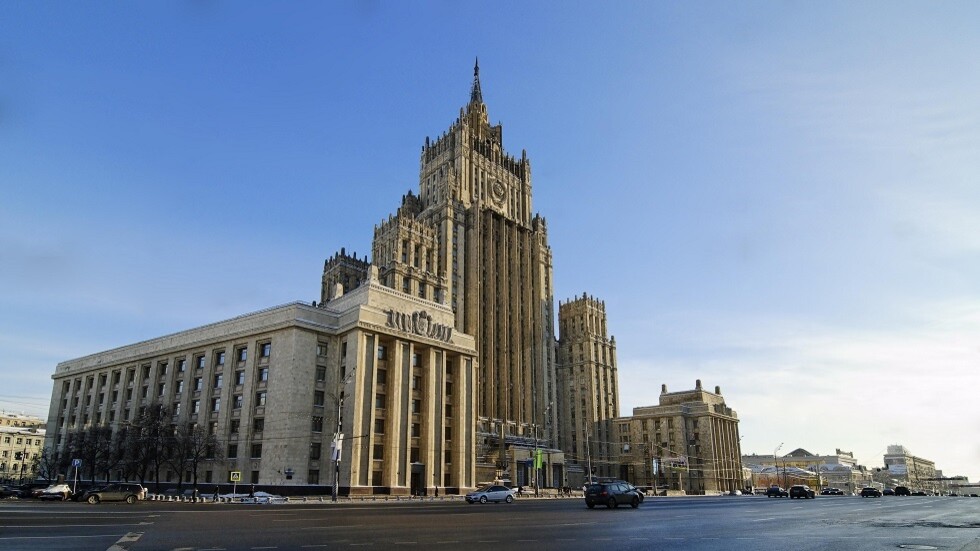 موسكو تستدعي السفير الأمريكي وتسلمه مذكرة احتجاج