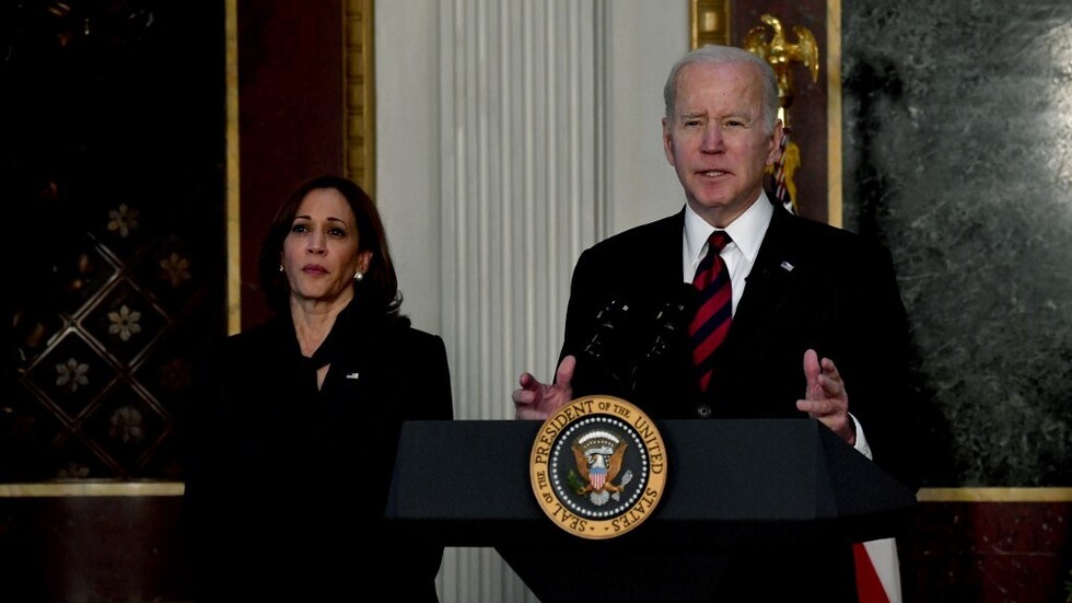 كتاب جديد يكشف عن  توترات بين فريقي الرئيس الأمريكي ونائبته