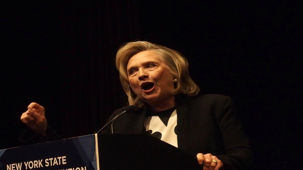 هيلاري كلينتون تعلن إصابتها بفيروس كورونا