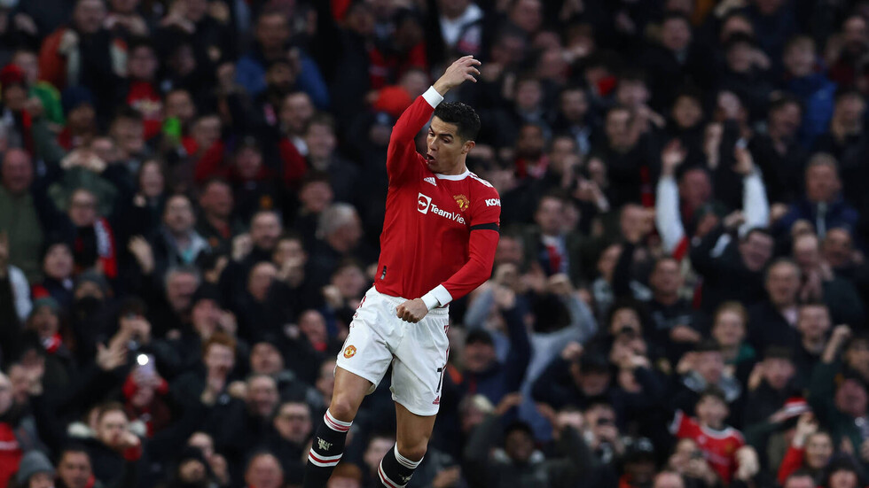 رونالدو يتصدر أعلى 10 لاعبين راتبا في الدوري الإنجليزي وصلاح خارج القائمة