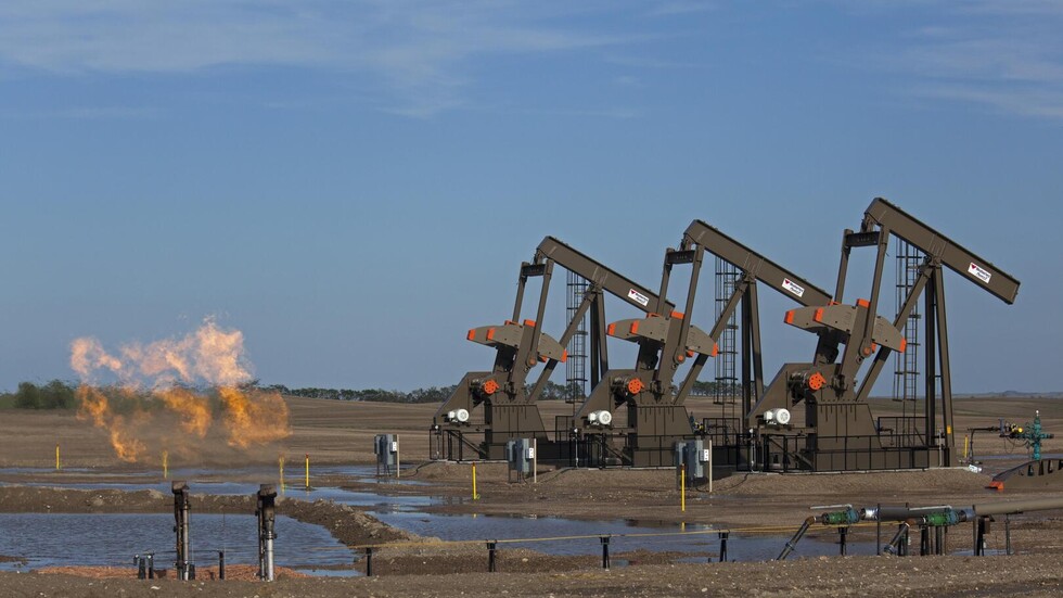 خام برنت يتجاوز 122 دولارا للبرميل مع تواصل ارتفاع أسعار النفط