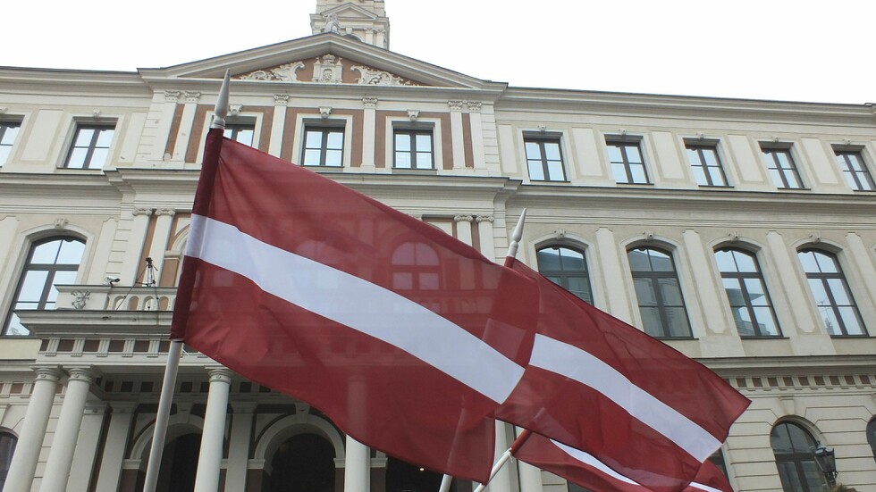 لاتفيا تحظر على 25 فنانا روسيا دخول أراضيها