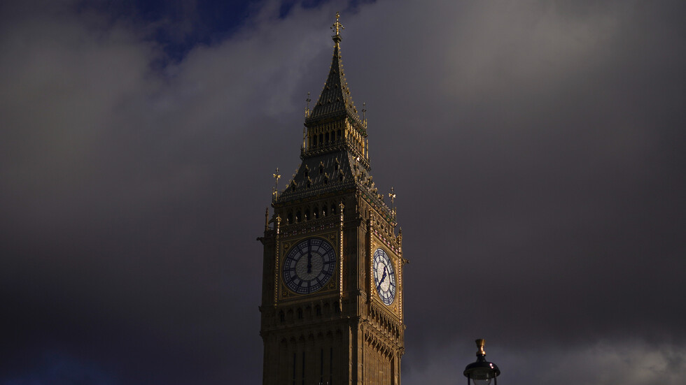 بريطانيا تفرض عقوبات على 65 فردا وكيانا في روسيا