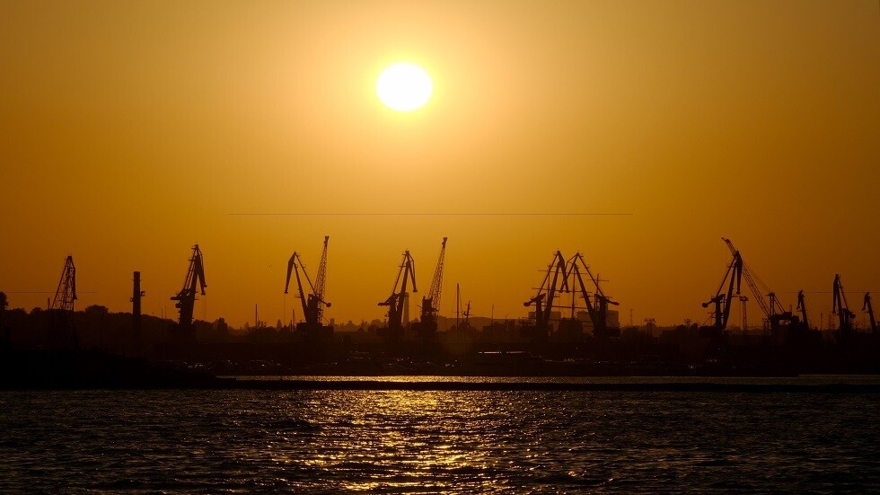 زاخاروفا: الألغام التي زرعتها قوات كييف في موانئ أوكرانيا تحاصر 60 سفينة تجارية