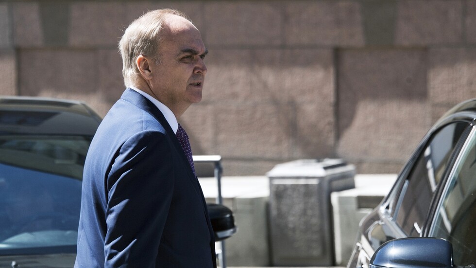 سفير موسكو لدى واشنطن يعلق على تقرير عن محاولة FBI تجنيد دبلوماسيين روس