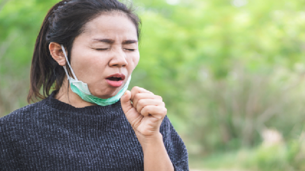 طبيب روسي يوضّح سبب احتياج المصابين بمتحور "أوميكرون" للبرودة