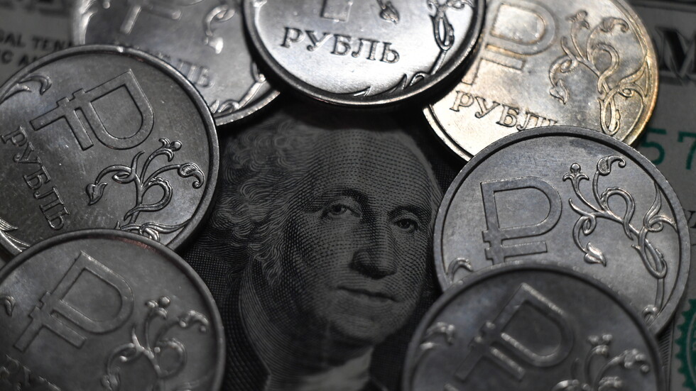 مسؤول عراقي: بيع روسيا النفط بالروبل يقوي احتياطها الأجنبي