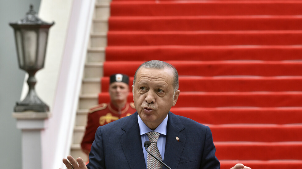 أردوغان يؤكد رفض تركيا الانضمام إلى العقوبات ضد روسيا وإمداد أوكرانيا بـ"إس-400"