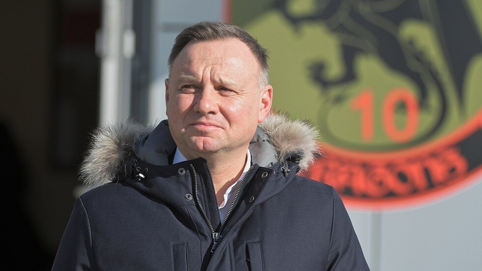 هبوط اضطراري لطائرة رئيس بولندا يؤخر لقاءه مع بايدن