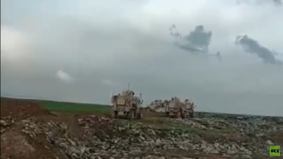 الجيش السوري وأهالي قرية الدعدوشية يطردون دورية أمريكية حاولت دخول القرية (فيديو)