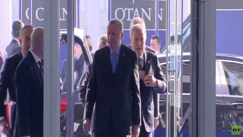 أردوغان: مشاوراتنا مستمرة مع موسكو وكييف