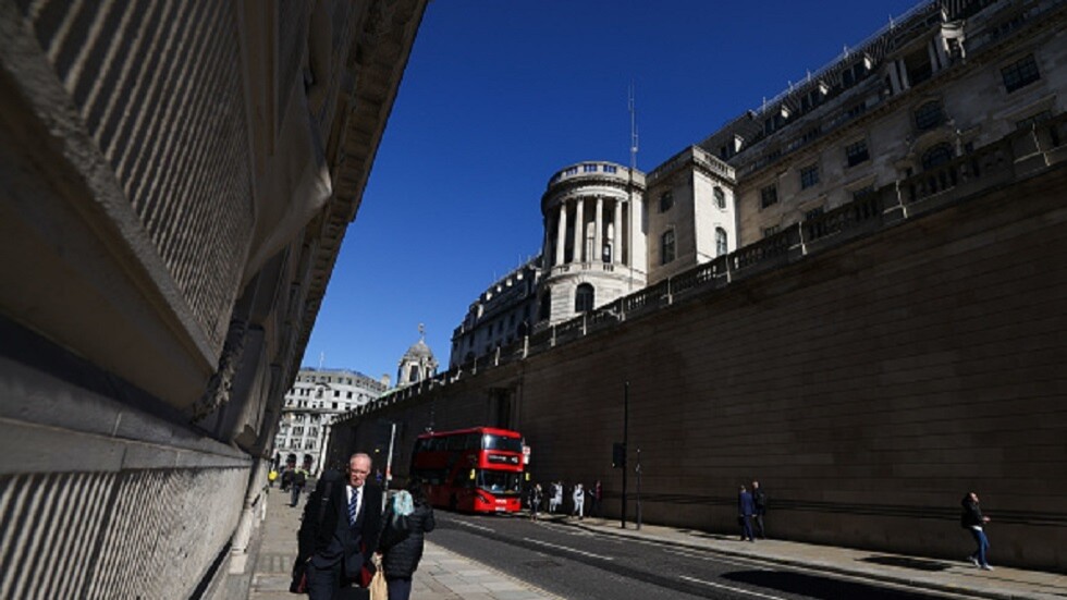 بريطانيا تقترب من تسجل حصيلة قياسية جديدة في إصابات كورونا