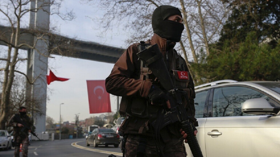 تركيا.. القبض على شخص يحمل جنسية عربية مطلوب للإنتربول