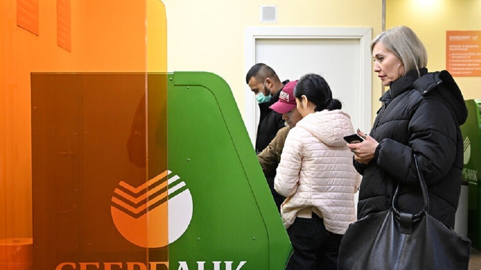 أكبر البنوك اليابانية توقف التعامل مع "سبيربنك" بالدولار