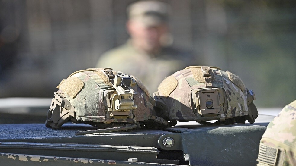 أوكرانيا تساوي الخوذ والسترات الواقية من الرصاص بالمساعدات الإنسانية