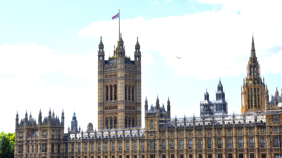 استطلاع رأي: 67% من البريطانيين سيواجهون صعوبة في دفع فواتير التدفئة والطاقة