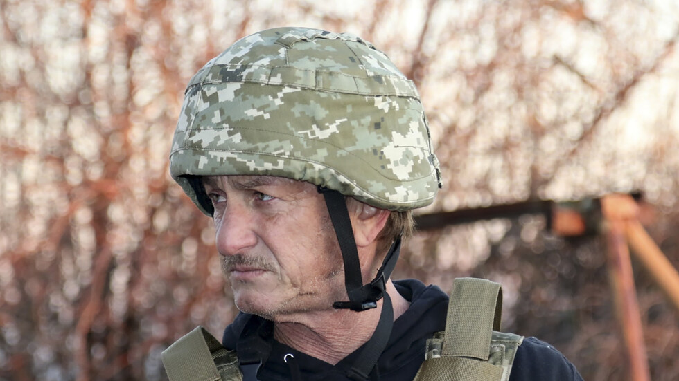 الممثل شون بن يدعو هوليوود إلى مقاطعة حفل الأوسكار إذا حرم زيلينسكي من الحديث