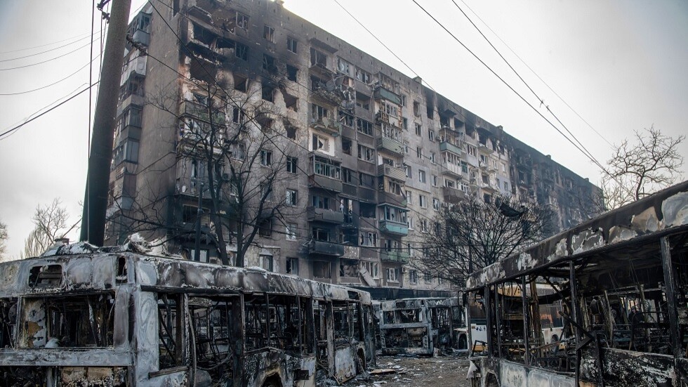 النازيون يلغّمون أحد طرق ماريوبول الرئيسية