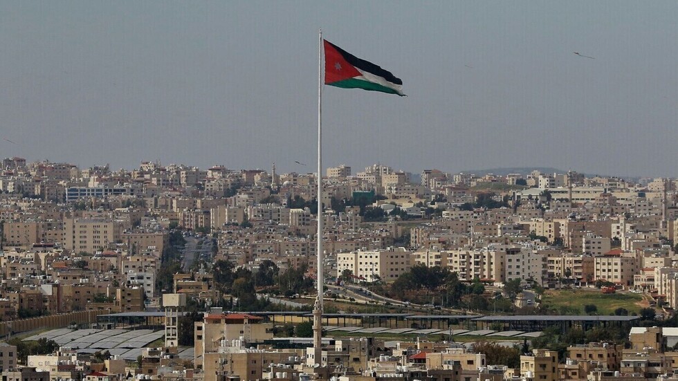 الأردن يرفع معظم قيود مكافحة كورونا