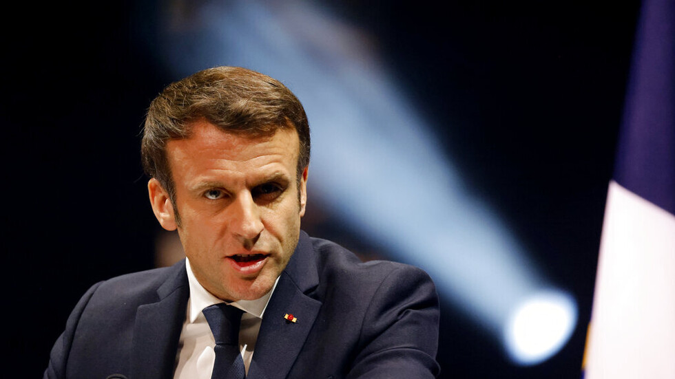 ماكرون يعلن رغبته في بحث العملية الإنسانية المخططة في ماريوبول مع بوتين