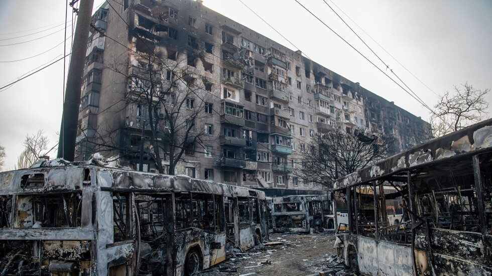 الدفاع الروسية: العثور على جثث مدنيين عليها آثار تعذيب رسم عليها رموز النازية في ماريوبول