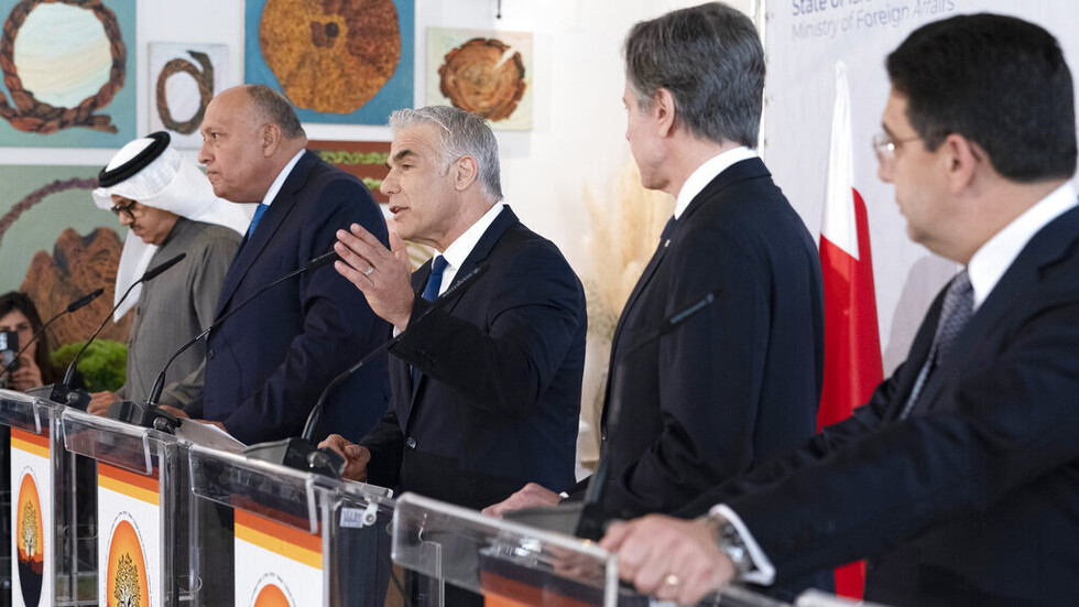 لابيد: العلاقات العربية الإسرائيلية "تردع" إيران