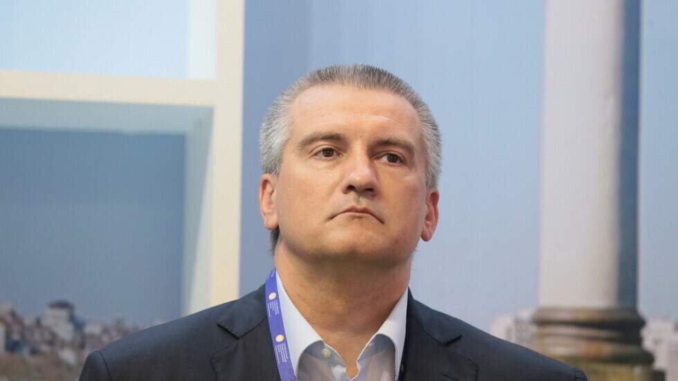 رئيس جمهورية القرم الروسية يكشف أسماء المسؤولين الأوكرانيين الذين لديهم ممتلكات في القرم (صور)