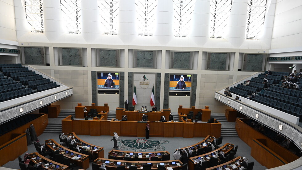 مجلس الأمة الكويتي يناقش استجواب رئيس مجلس الوزراء