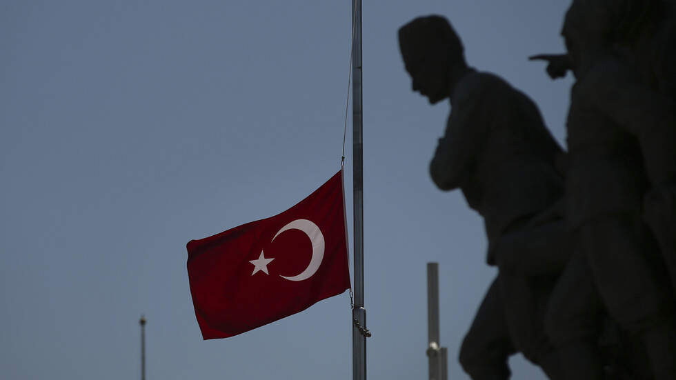 تركيا.. بدء محاكمة سياسي معارض بتهمة التجسس