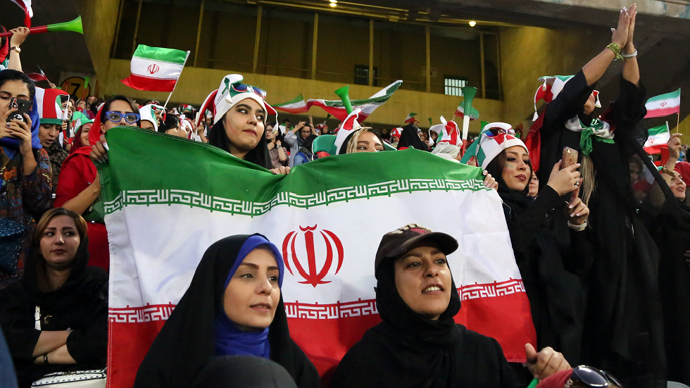 تصفيات مونديال 2022.. منع النساء من دخول الملعب في مباراة إيران ولبنان