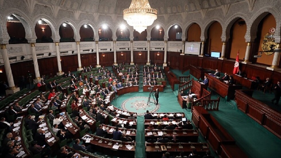 بــ116 صوتا.. البرلمان المجمد في تونس يصوت على إلغاء الأوامر والمراسيم الرئاسية الصادرة منذ 25 يوليو