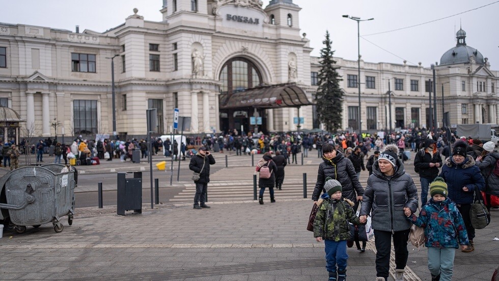 مخرج أمريكي على تويتر: ثقتي في الروس أكبر بكثير من ثقتي في القوات المسلحة الأوكرانية