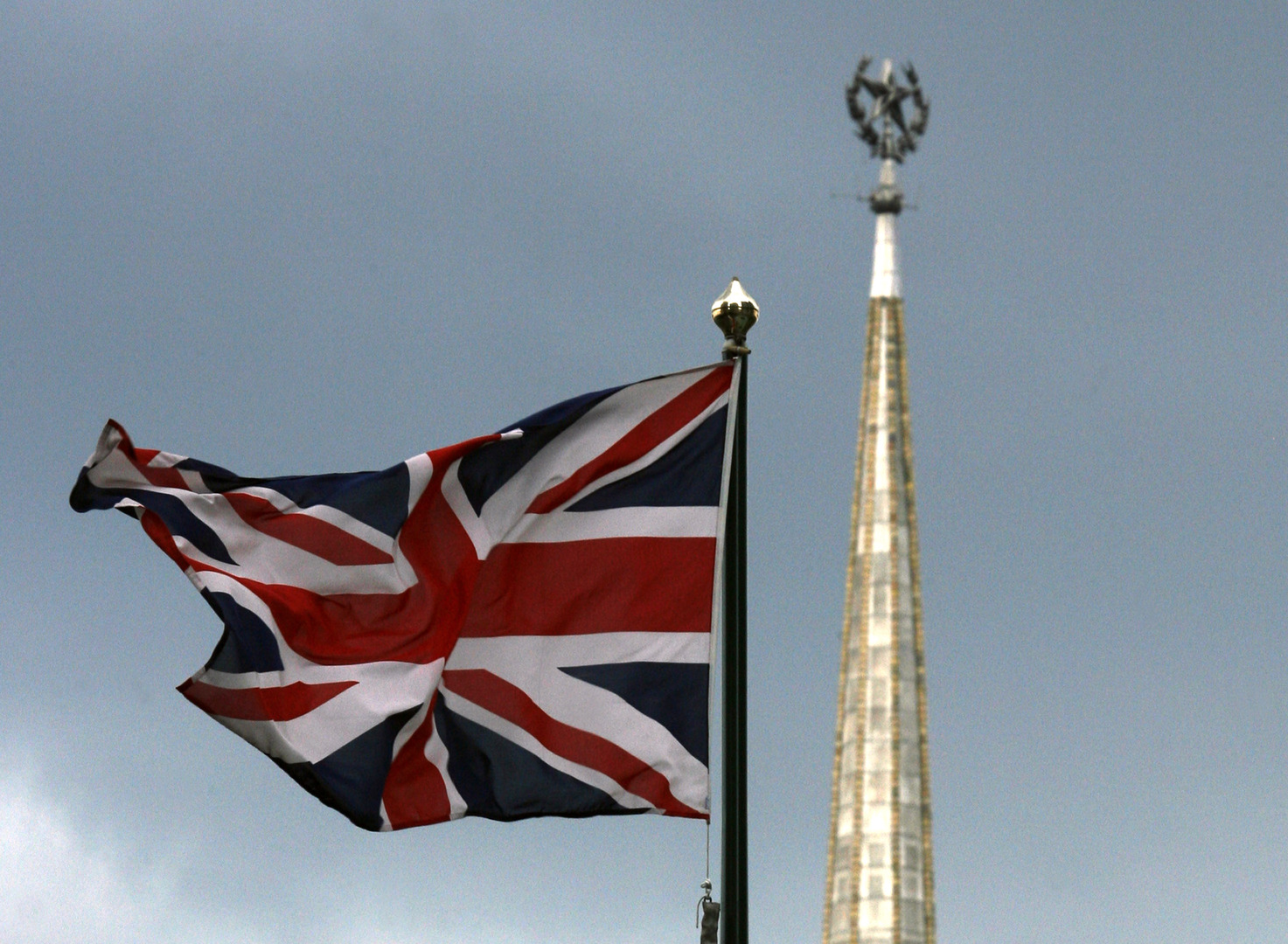 بريطانيا تفرض عقوبات على  أكبر مصرف تسليف روسي