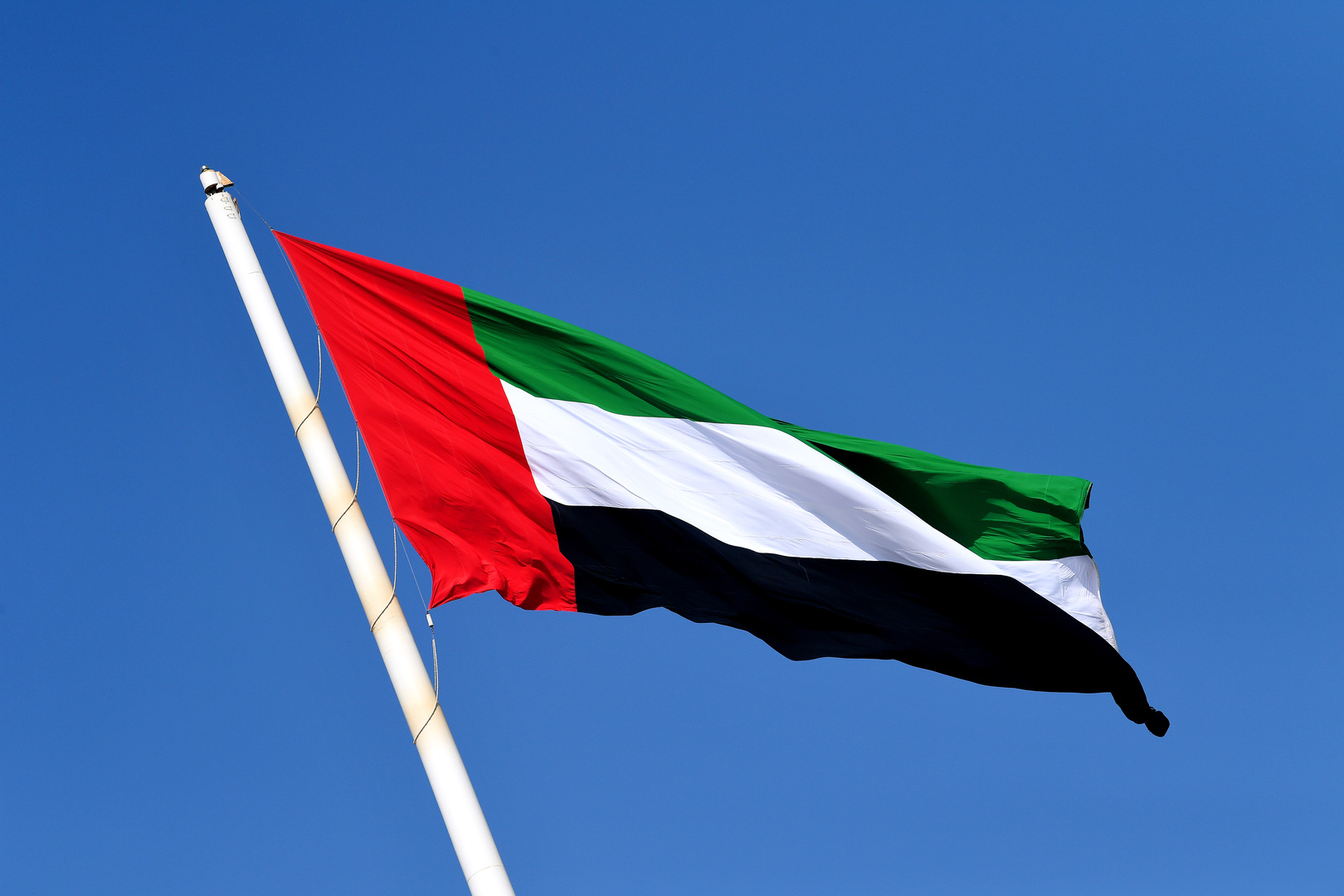 الإمارات: ملتزمون باتفاق 