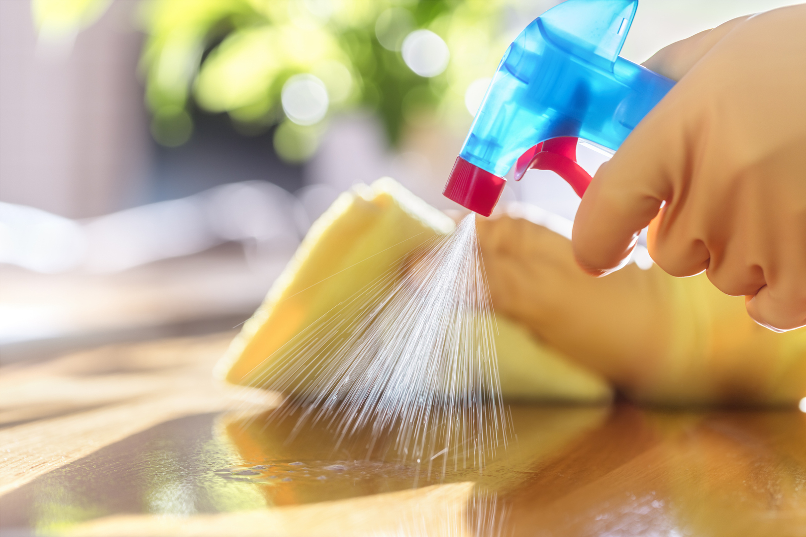 باحثون: خلط منتجين للتنظيف المنزلي قد يُحدث 