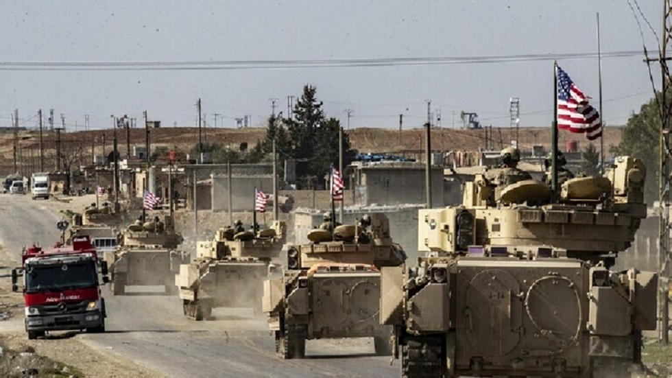 القوات الأمريكية تواصل سرقتها للنفط السوري من منطقة الجزيرة