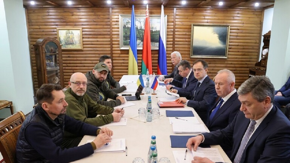 بيسكوف: ميدينسكي مستمر بقيادة الوفد الروسي في المفاوضات مع أوكرانيا