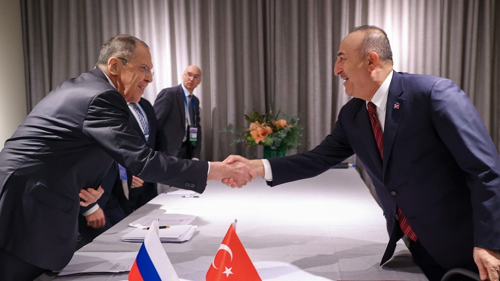 وزير الخارجية الروسي/ سيرغي لافروف ونظيره التركي/ مولود جاويش أوغلو (صورة أرشيفية)