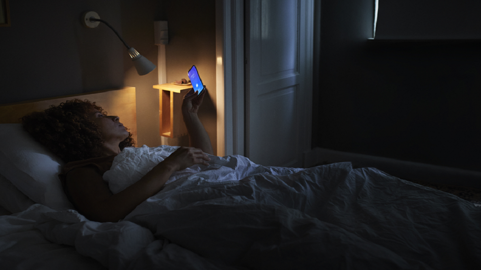 دراسة جديدة تكشف لماذا ينبغي إطفاء الأنوار ليلا أثناء النوم!