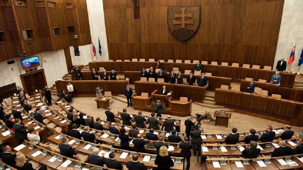 برلمان سلوفاكيا يوافق على نشر قوات إضافية لـ