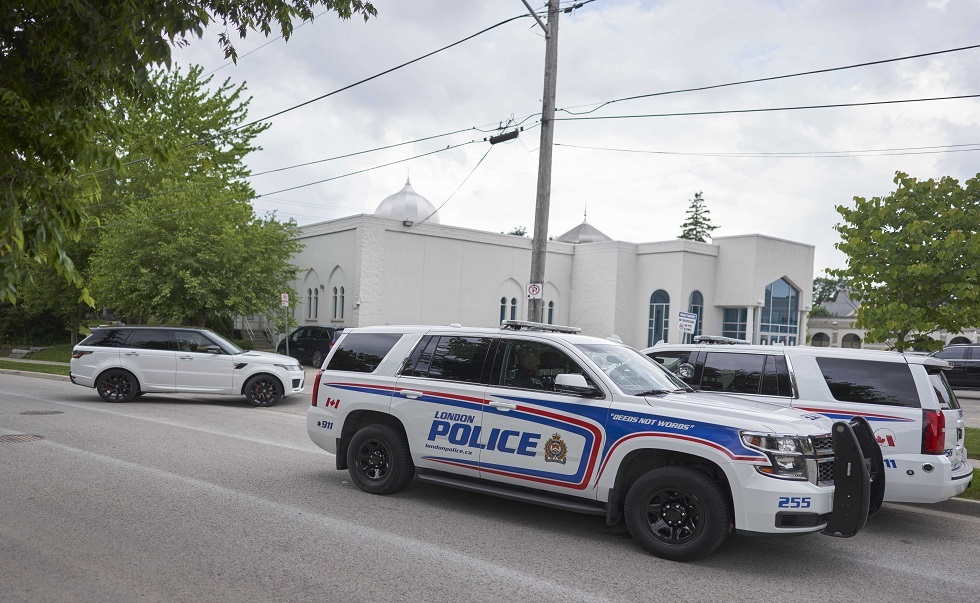 مسلح يهاجم مسجدا في كندا بفأس ورذاذ الفلفل
