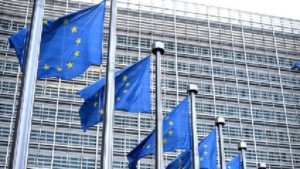 وسائل الإعلام: الاتحاد الأوروبي يفكر في فرض حظر على إمدادات النفط من روسيا