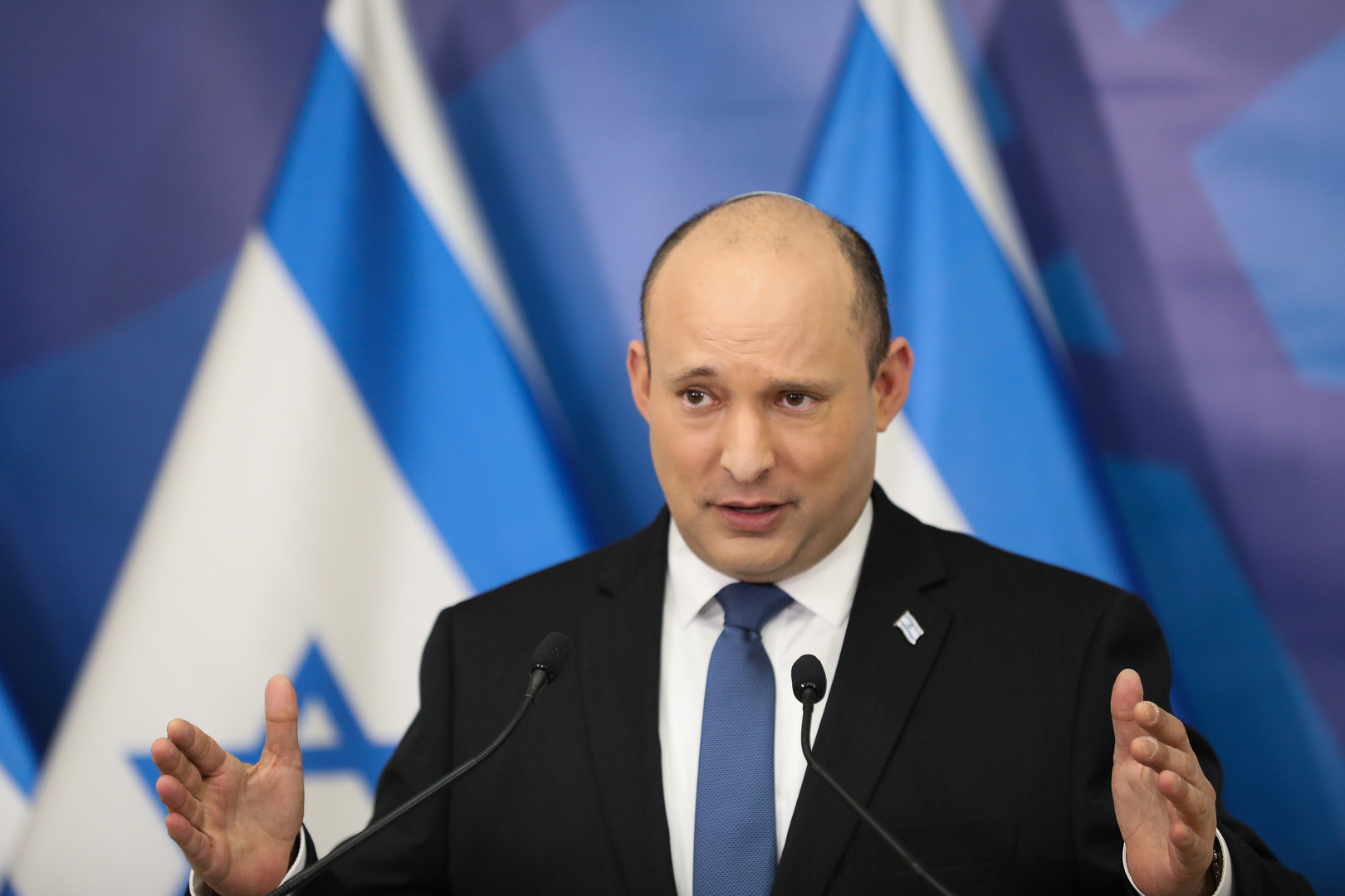 بينيت:  إسرائيل تدير تعاملها مع أوكرانيا وروسيا بطريقة 