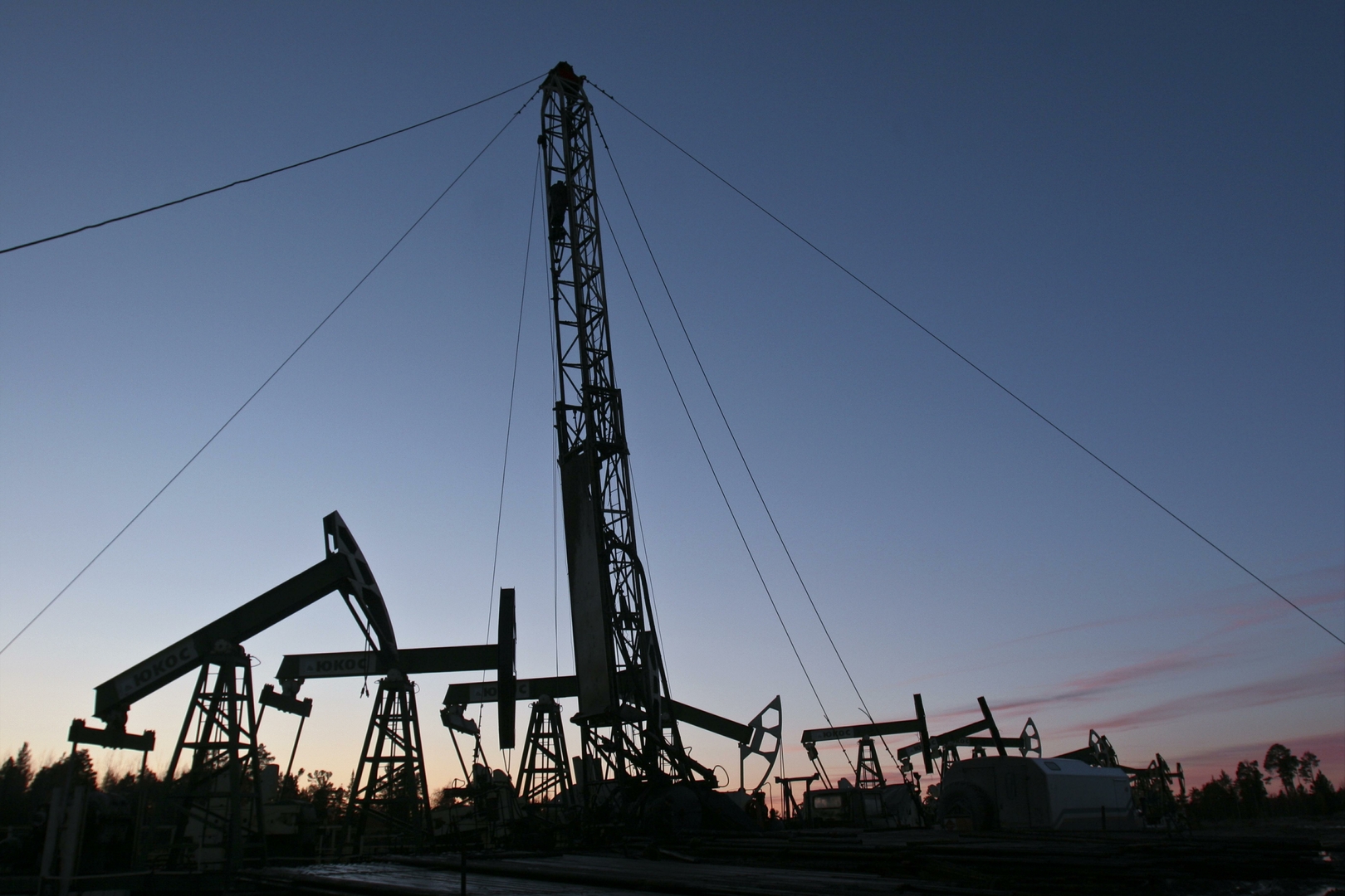 الكرملين يحذر من تداعيات فرض الاتحاد الأوروبي حظرا على النفط الروسي