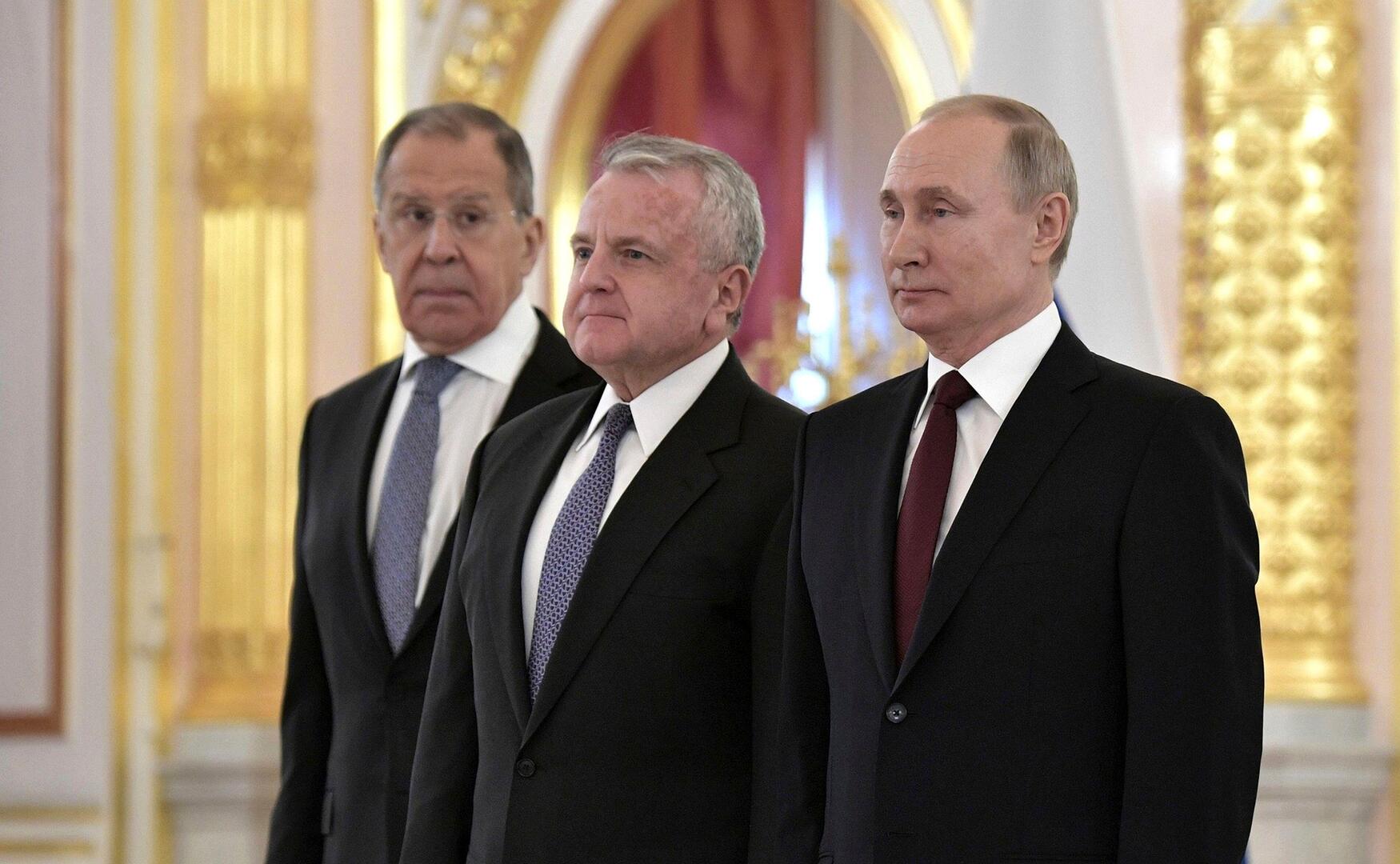 السفير الأمريكي لدى روسيا: واشنطن لا تعتزم إغلاق سفارتها في موسكو