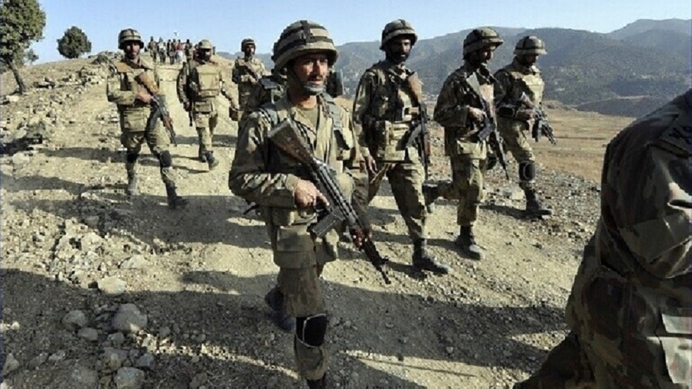 مقتل 3 جنود باكستانيين و3 مسلحين في اشتباك على الحدود الأفغانية