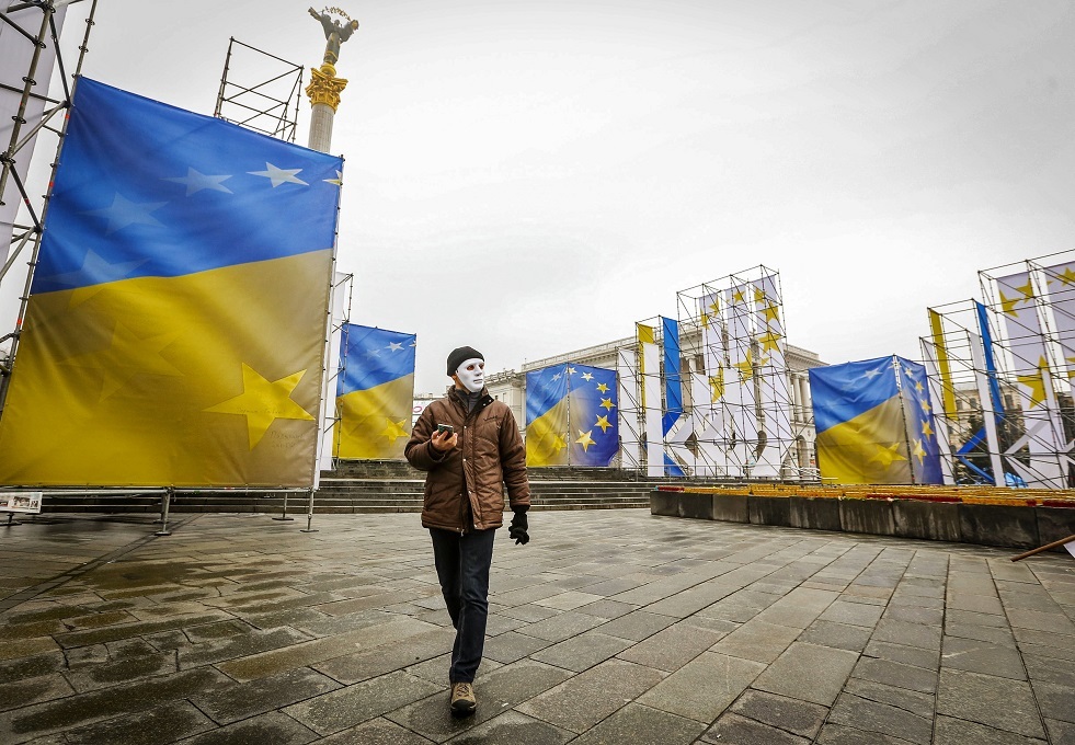المتطرفون في أوكرانيا صوروا في كتبهم سكان دونباس بمثابة زومبي